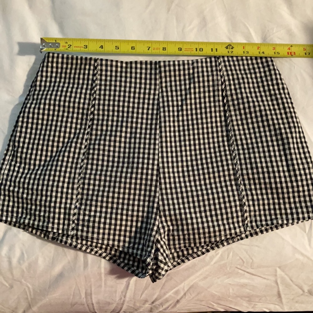 Shorts - Picture 4 of 5